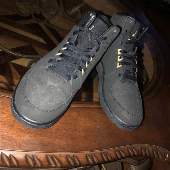 Flight Jordan’s - Picture 2 of 3